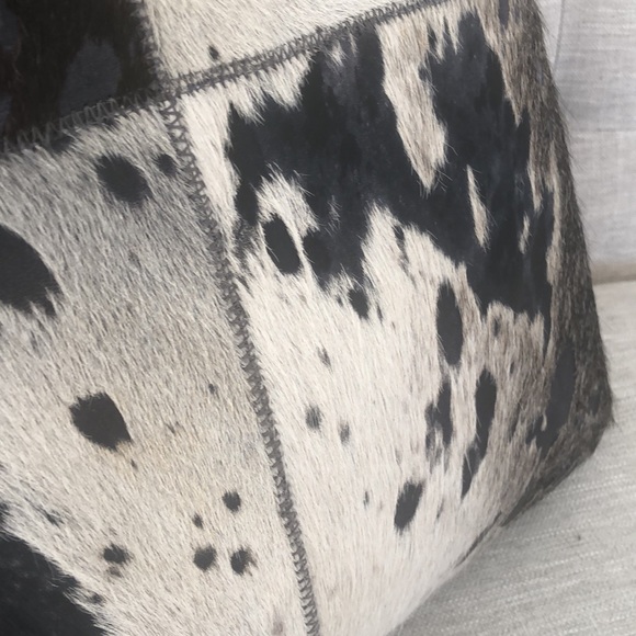 Two designer throw cushions with calf skin - Picture 6 of 6